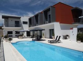 Casa Ceedina Bed And Breakfast & Beauty, hotel with pools in Batalha