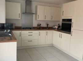 Stanton Cross 5 persons 3 Bed Home, hotel with parking in Wellingborough