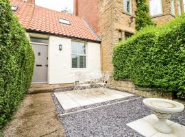 22A Taylors Cottage, hotel with parking in Whitley Bay