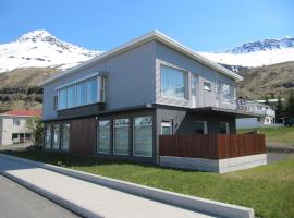 Seydisfjördur Apartment, hotell sihtkohas Seyðisfjörður huviväärsuse Gufufoss lähedal