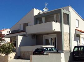 Penthouse B&W luxury apartment, Hotel in Novalja