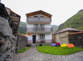 Sno Inn Kazbegi, hotel v destinaci Stepancminda
