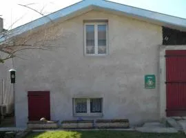 Gîte Indépendant avec Jardin Privatif - Parfait pour Randonnées et Séjour Pittoresque - FR-1-584-68