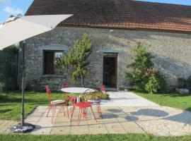Gîte Guilly, 2 pièces, 2 personnes - FR-1-590-30, φθηνό ξενοδοχείο σε Guilly