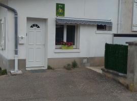 Gîte Vincey, 2 pièces, 2 personnes - FR-1-589-262, hotel with parking in Vincey