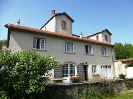 Gîte Allègre, 5 pièces, 6 personnes - FR-1-582-133, feriehus i Allègre