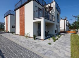 SŁONECZNE TARASY, place to stay in Pustkowo