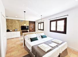 Apartamentos Tres Llaves Palacio de Vela de los Cobos, rental liburan di Ubeda