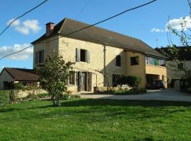 Gîte "L'helpe" dans grande maison quercynoise entre Sarlat Rocamadour: Gourdon-en-quercy şehrinde bir tatil evi
