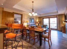Two Bedroom Condo with a Balcony in Mountaineer Square condo