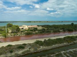 Grand gite "le Mas de la FANGOUZE" Aigues Mortes: Aigues-Mortes şehrinde bir otel