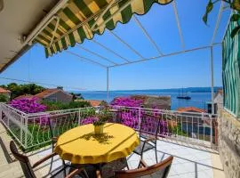 Award winning Garden Apartment with large Terrace and amazing Seaview