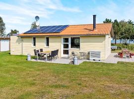 6 person holiday home in Hadsund, casa rústica em Hadsund