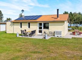 6 person holiday home in Hadsund, casa o chalet en Hadsund