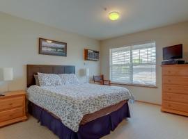 13 Lodge Close to Golfing and Biking, apartment in Hood River