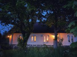 Gladeholm - Kivik - artist studio, дом для отпуска в городе Чивик