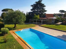 Villa con piscina Circeo - Sabaudia, מלון עם בריכה בBorgo Montenero