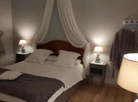 Sous les Remparts, golf hotel in Solignac