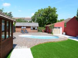 Cabane Unik – hotel w mieście Aytré