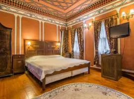 Old Legends Hotel