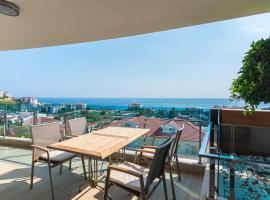 Splendid Home with Shared Pools and View near Beach and City Center in Alanya, hótel í Toslak