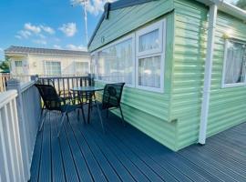 Lakeside Holiday Rentals - Delta, holiday park in Great Billing