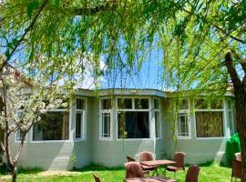 Hunza Panorama Hotel, hotel en Hunza