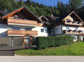 Hirschberg: Haus im Ennstal şehrinde bir otoparklı otel