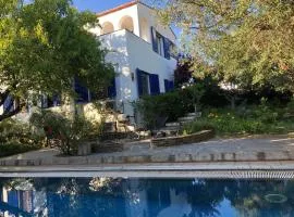 Casa esquina - House garden - Private swimming pool - parking