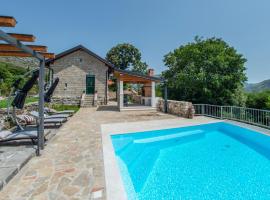 Villa Rosa, hotel with parking in Ravno