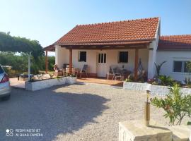 Traditional town house, casă de vacanță din Zastražišće