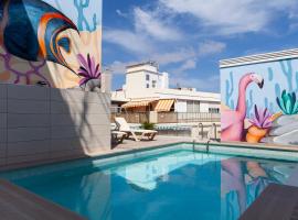 Apartamentos Mayal con Piscina, three-star hotel in Benidorm