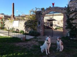 Mas Del Llop Blanc - Dog friendly Hostal Rural - B&B, hotel v mestu Sobrestany