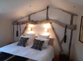 LE CLOS DE L AGNEAU, bed & breakfast σε Saint-Amand-sur-Fion