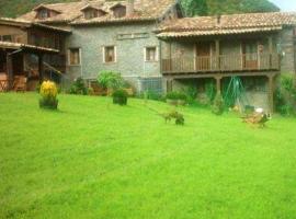 One bedroom appartement with furnished garden at Ardanue, budgethotell i Ardanué
