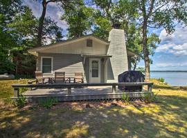 Pine River Lake Home with Boat and Kayak Rentals!, hotel em Pine River