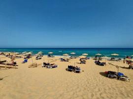 Amplio apartamento en la playa del Esquinzo，帕哈拉海灘的飯店