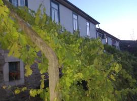 Quinta Casa Do Quintal, farm stay in Lamego