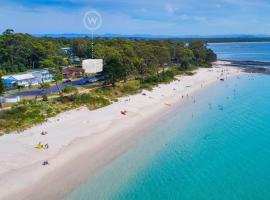 Beachfront Luxury by Experience Jervis Bay, hotel in Huskisson