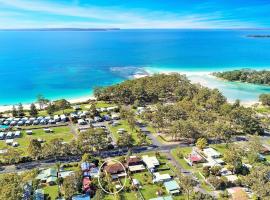 Burrill by the Beach by Experience Jervis Bay, hotel in Huskisson