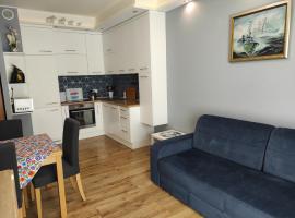 Apartament Gdynia Oksywie z Tarasem , darmowy parking โรงแรมสำหรับครอบครัวในกดิเนีย