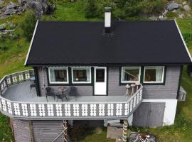 Rivdnji Holiday Home Smørfjord, hotel u gradu Russenes