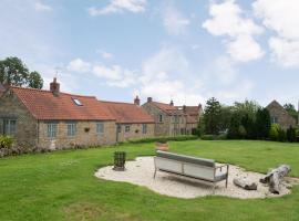 Sands Farm Cottages, lodge in Thornton Dale