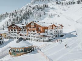 Superior Hotel Schneider Ski-in & Ski-out, medencével rendelkező hotel Obertauernben