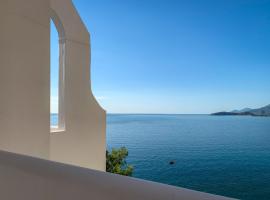 Muses seaside Villas: Paralio Astros şehrinde bir otel