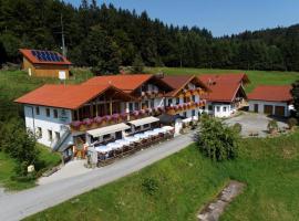 Berggasthof-Pension Seminar- und Tagungshaus Menauer, hotel con parking en Grandsberg