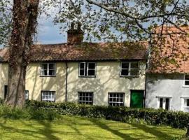 Charming Town Centre Character Cottage With Parking, dovolenkový dom v destinácii Stowmarket