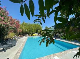 Logis NIMOTEL Hôtel Cosy, viešbutis mieste Nimas