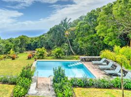 Nevis Home with Pool, Stunning Jungle and Ocean Views!, feriebolig i Gingerland