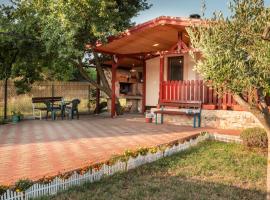 Funny house, holiday home in Pula